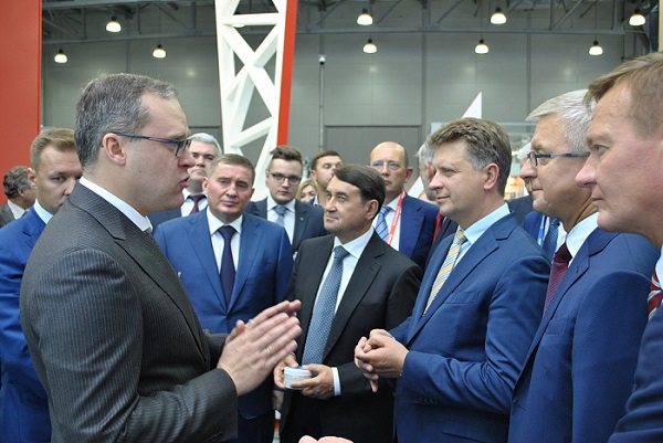 Игорю Левитину презентовали разработки УЗПМ по борьбе с зимней скользкостью