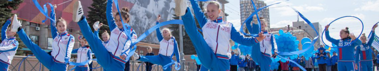 УЗПМ отметил Первомай в сопровождении гимнасток и мыльных пузырей