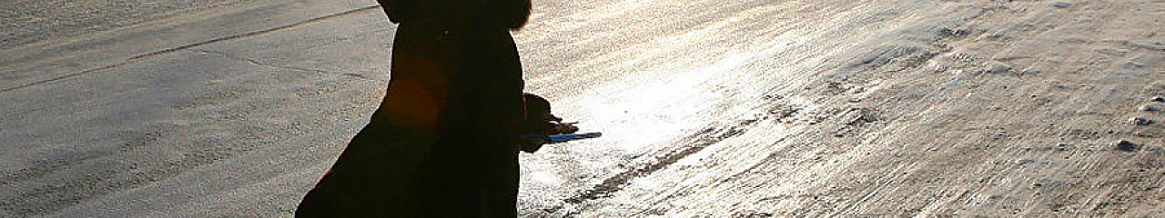 Москвичи травмируются из-за нехватки реагентов на тротуарах